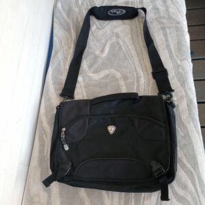 CALPAK RANSOM BLACK 18-INCH PREMIUM EXPANDABLE LAPTOP MESSENGER BAG